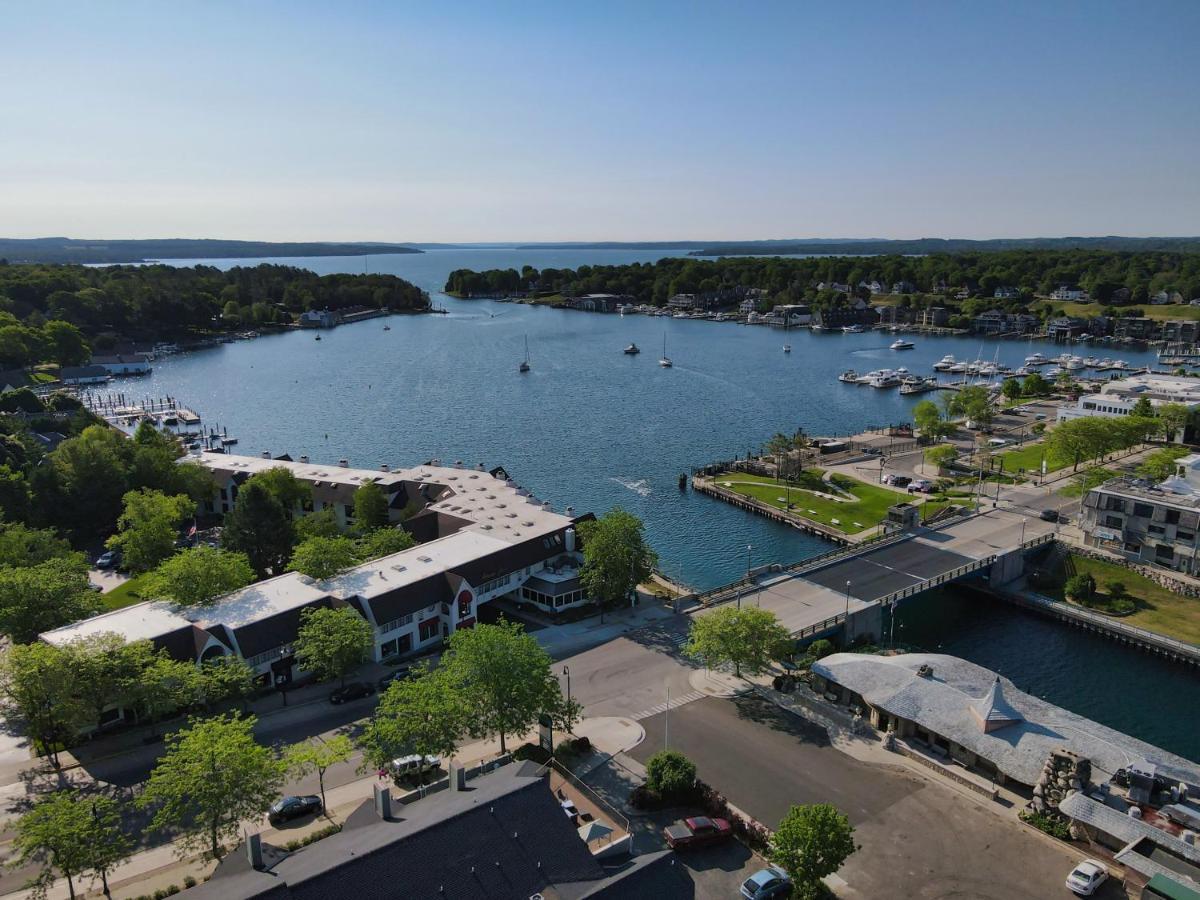 228 Edgewater Inn Charlevoix Eksteriør billede